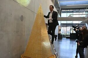 گران‌ترین درخت کریسمس در آلمان رونمایی شد /عکس