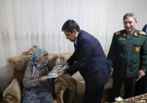 تجلیل استاندار اردبیل از مادر شهید والامقام احمد غلامی