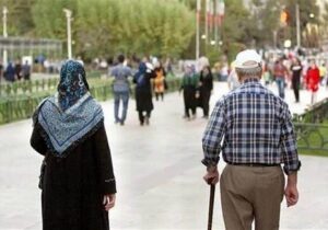 خروج زودهنگام از بازار کار؛ تنها ۷ سال از عمر زنان در اقتصاد فعال است