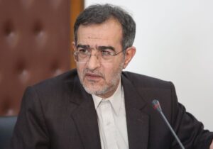 دانشجویان حب دین و حب وطن را فراموش نکنند