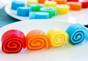 طرز تهیه ژله رولی با بستنی/ دستور ساده برای دسری مجلسی و خوش‌طعم