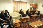 آیت‌الله سبحانی: بقاع متبرکه سنگر حفظ هویت و معارف اسلامی هستند