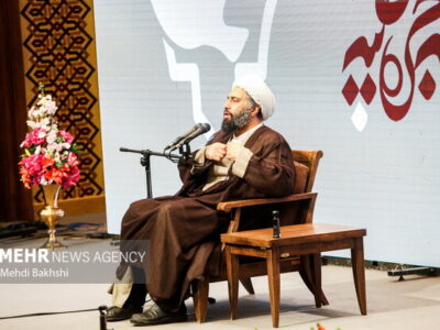 کاشانی: همه عظمت‌ها و برکات شیعیان از تربیت حضرت زهرا(س) نشأت می‌گیرد