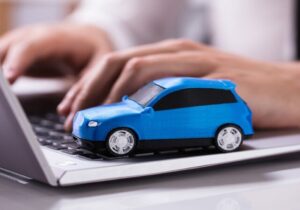 اختلاف فاحش میان قیمت‌های رسمی و آگهی‌های اینترنتی خودرو / مراقب کلاهبردارها باشید