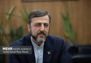غریب آبادی: تفاهم ایران و عمان به منزله بازگشایی تنگه هرمز نیست