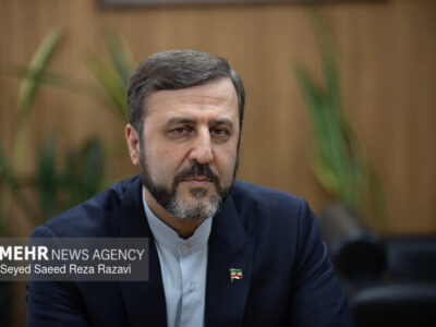 غریب آبادی: تفاهم ایران و عمان به منزله بازگشایی تنگه هرمز نیست